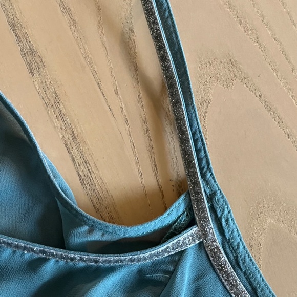 Mandee Aqua Cold Shoulder Blouse / Size Medium NWT - Picture 4 of 11